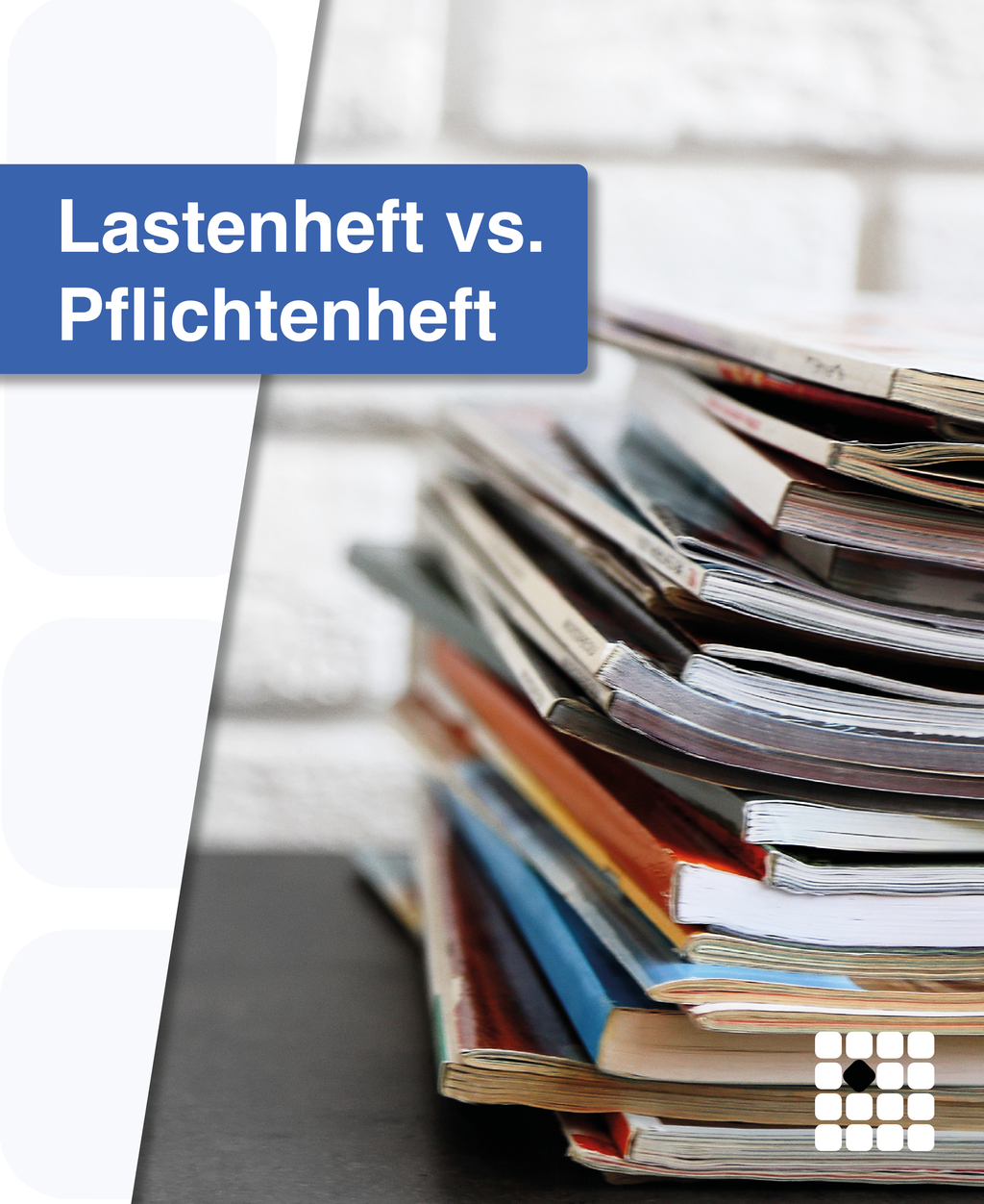 Stapel mit Heften und Dokumenten